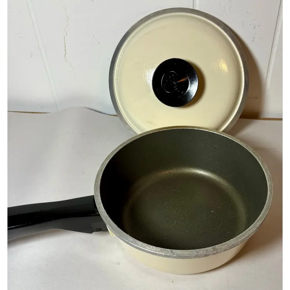 Vintage 1970s Club Aluminum 1.5QT Saucepan Cream Almond w/ Original Lid